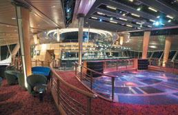 Die Viking Crown Lounge auf der Royal Caribbean Enchantment of the Seas