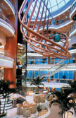 Das Atrium auf der Royal Caribbean Vision of the Seas